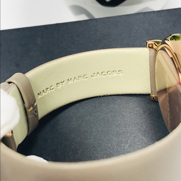 Authentic Marc Jacobs Leather Wristwatch - Picture 8 of 8